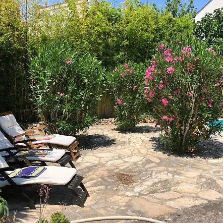 ヴィラ Beautiful In Pool Garden Near Beach ザダル